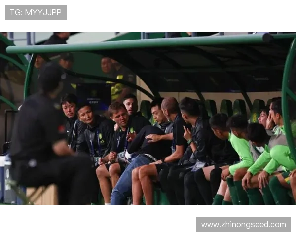 世界足球盛宴激战正酣 各队精彩表现引球迷热议 - 副本 - 副本 (2) 世界足球盛宴激战正酣 各队精彩表现引球迷热议 - 副本 - 副本 (2)